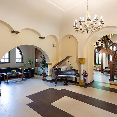 Casa Danielescu Hotel Targu Jiu Ngoại thất bức ảnh