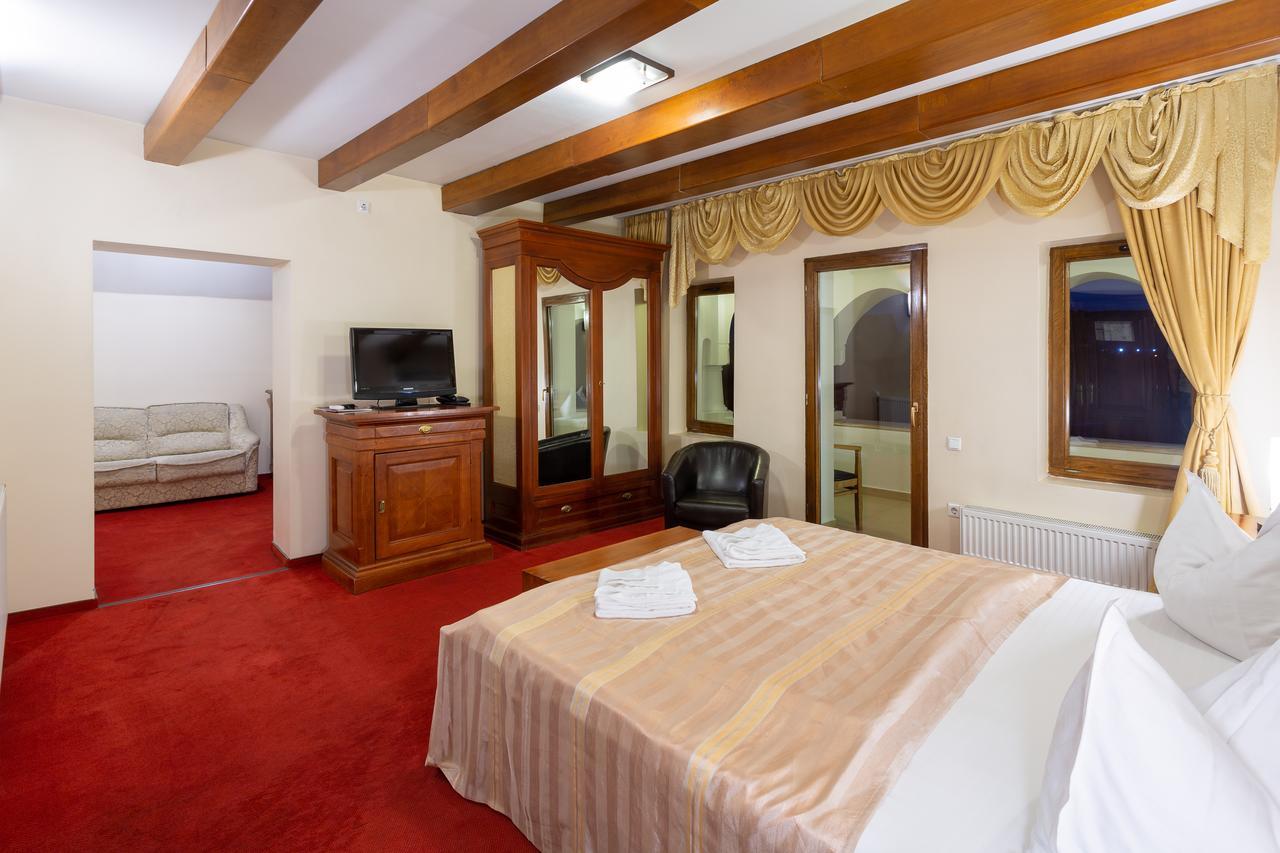 Casa Danielescu Hotel Targu Jiu Ngoại thất bức ảnh